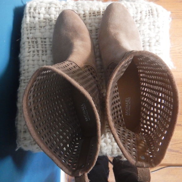 Michael Kors Graham Ankle Boot in Desert Suede - Picture 6 of 8